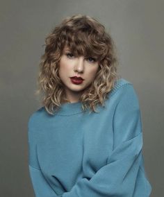 Taylor Swift Curly Hair, Taylor Swift Haircut, Taylor Swift Bangs, Long Choppy Bobs, Taylor Swift Fotos, Choppy Bob Hairstyles, Taylor Swift Music, Super Hair, Taylor Swift Red