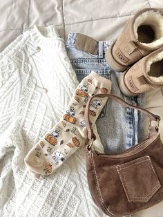 Fall Fits With Uggs, Cozy Cute Fall Outfits, Soft Fall Outfits, Fall Aesthetic Clothing, Fall Outfits Layout, Fall Aesthetic 2024, Cosy Fall Outfits, Cozy Fall Fits, Fall 2024 Aesthetic