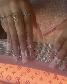 Bling Set Nails, Latina Nail Ideas, Nail Inspo Bling, Plain Nails With Rhinestones, Nails Birthday Design, Super Long Nails, Birthday Bling Nails, Nail Sets, Buchonas Nails