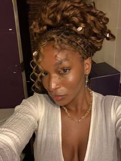 Explore beautiful hair styles braids! Discover easy-to-create and elegant braid designs for any occasion. Hair Styles Braids, Styles Braids, Box Braids Hairstyles For Black Women, Cute Box Braids Hairstyles, Pelo Afro, Protective Hairstyles Braids, Box Braids Styling, Pretty Braided Hairstyles, Braid Designs