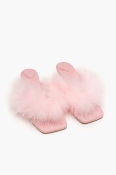 Float on a cloud of chic and slip into a pair of our women's mules with weightless feathers. Featuring a wear-with-everything kitten heel, these romantic pink soles are perfect for luxuriating around the house in or for heading to lunch. Just like our black kitten heel mules that are expertly made by the hands of talented craftsmen and women, they're not only comfortable to wear - they look incredibly good too. Pink Kitten Heels, Black Kitten Heels, Shearling Slippers, Turkey Feathers, Heel Mules, Loungewear Luxury, Heel Slippers, Women's Mules, Womens Mules