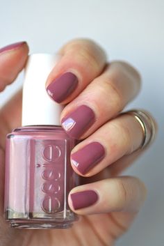 Essie Mauves : Island Hopping Mauve Nail Polish, Mauve Nails, Essie Nail Polish, Essie Nail, Make Up Nails, Up Nails, Manicure Y Pedicure, Island Hopping