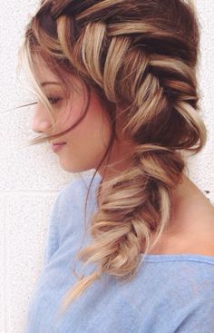 Side fish braid Cool Hairstyles For Girls, Boring Hair, Medium Curly Hair Styles, Long Blonde, French Twist, Long Blonde Hair