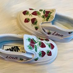 Shoe Painting, Sparkly Crystals, Baby Shoes Diy, Strawberry Baby, Vans White, Bling Shoes, Cute Christmas Gifts, Diy Baby, Painted Shoes