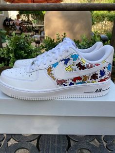 Customized AF1's with hand-painted Keith Haring inspired design! This design is painted on brand new white women's Nike Air Force 1 '07's (come with box). These shoes are made to order, so I do not accept returns/refunds. Shoes are painted with Angelus leather paint and then sealed with a waterproof matte acrylic finisher (also Angelus brand). Feel free to message me with any questions you might have! Sharpie Air Force 1, Artistic White Sneakers For Streetwear, Sporty White Sneakers With Custom Artwork, Casual Hand Painted White Custom Sneakers, Custom White Sneakers With Waterproof Paint, Casual White Custom Sneakers With Artwork, Artistic White Custom Sneakers With Waterproof Paint, Casual Hand Painted White Sneakers, White Sneakers With Custom Artwork For Streetwear