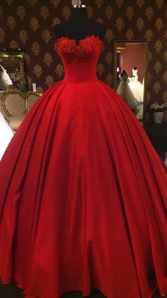 red tulle ball gowns floor length prom dresses strapless beading wedding dresses bridal dress Prom Dresses Strapless, Vestido Charro, Corset Ball Gowns, Red Wedding Gowns, Red Bridal Dress, Red Quinceanera Dresses, Tulle Balls, Strapless Prom Dresses, Red Wedding Dresses