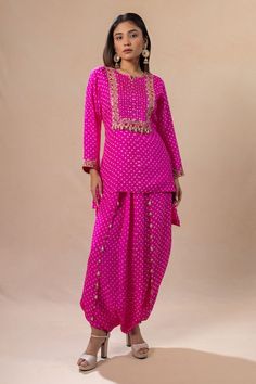 Buy Pink Silk Embroidered Sequin Notched Bandhani Pattern Kurta Dhoti Pant Set For Women by Pink City by Sarika Online at Aza Fashions. Short Kurta With Dhoti Pants, Bandhani Coord Set, Short Kurti With Dhoti Pants, Chic Indian Outfits, Short Kurta Outfit, Bandhani Kurti Designs