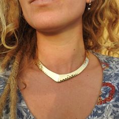 Hammered Flexible Tribal Brass Choker – NOMADIC Choker Necklace Outfit, Jewelry Smithing, Brass Choker, Locket Earrings, Raffia Crochet, Necklace Outfit, Chocker Necklace, Neck Choker, Gem Necklace