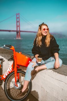 What To Wear In San Francisco At Each Season (According To A Local!) San Francisco Pictures, Cool Bike Accessories, Summer Vacation Outfits, San Fran, Road Trip Usa, Warm Sweaters