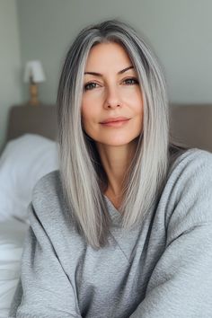 33 Amazing Shoulder-Length Hairstyles for Women Over 50 in 2024 – CreativeBooster