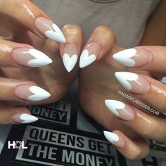 15 Diseños de uñas Stiletto que te van enamorar de inmediato White Stiletto Nails, Red Stiletto Nails, Nail Board, Shaped Nails, Nail Stuff, Super Nails, Nails Polish, Nails French, White Nail