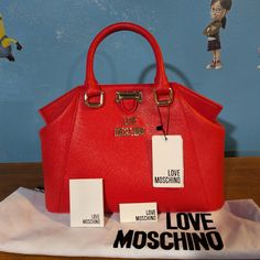 True Red Beautiful Purse, Original Packaging. Faux Leather Smoke And Animals Free Home Coach Messenger Bag, Gucci Vintage Bag, Moschino Bag, Moschino Bags, Mini Crossbody Purse, Beautiful Purse, Prada Shoulder Bag, Red Purse, Red Purses