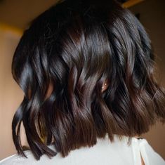 Black And Chocolate Hair, Dark Chocolate Brown Hair Short, Dark Brown Long Bob, Dark Hair Bobs, Brown Bob Haircut, Brown Bob Hair, Short Dark Brown Hair, Short Layered Bob, Dark Chocolate Hair