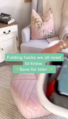 How to Fold Clothes for an Organised Closet - Hoodies, Leggings & Jumpers Organised Closet, Tidy Wardrobe, Fold Clothes, Clothes Drawer, Packing Hacks Clothes, Clothes Closet Organization, Packing Clothes, How To Fold Towels