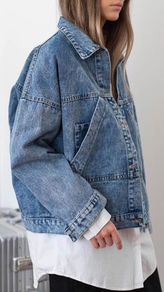 Denim Ideas, Denim Jacket Women, 가을 패션, Mode Vintage, Mode Inspiration, Fashion Details, Primavera Estate, Look Fashion, Denim Fashion