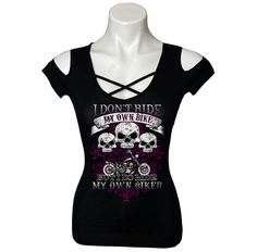 Women Biker Outfits, Beach Motorcycle, Biker Chick Style, Tvd Dr, Beach 2023, Bike Week Daytona, Fanfic Ideas, Cut Tee Shirts, Sturgis Motorcycle Rally