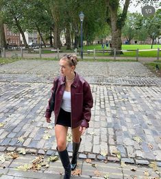 fall outfit, fall outfit women, outfit ideas, fall 2024, fashion trends, ugg outfit, fall 2024 fashion trend, outfit automne, college outfit, back to school, goyard bag, cute outfit, blond hair, comfy fall outfit, cute outfit, college outfit, school outfit, stockholm style, office outfit, fall shoes, classy outfit, heels, sweater, off shoulder, suede bag, long coat, black coat, blue jeans , straight jean, suede jacket, fall things, outfit inspo fall, fall transition outfit, fall bucket list, tendance automne, september outfit, autumn outfits, leather jacket, mini skirt, bootd, hairstyle Dinner Outfit Casual, Short Cuir, Latina Outfits, Nyc Outfits, Downtown Outfits, Nashville Outfits, Ootd Inspo, Foto Tips, Looks Party