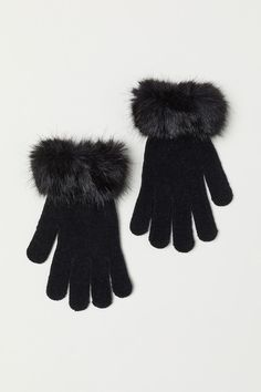 Girls Shoes Teenage, Rare Clothing, Gloves Fashion, Victorian Goth, Fur Accessories, Fashionista Clothes, Knitted Gloves, Fashion Outlet, Teen Fashion Outfits