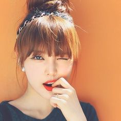 Fiery Red Highlights for a Confidence-Boosting Transformation Swoop Bangs, Pony Makeup, How To Style Bangs, Gwen Stefani, Grunge Hair, Red Lipstick, Korean Makeup, About Hair, Hairstyles With Bangs