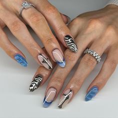 Blue Metallic Nails, French Nails Almond, Silver Chrome Nails, Nail Inspo Nail Art, Nail Art Blue, Nail Art Chrome, Turkey Nails, Blue And Silver Nails, Trends Nails