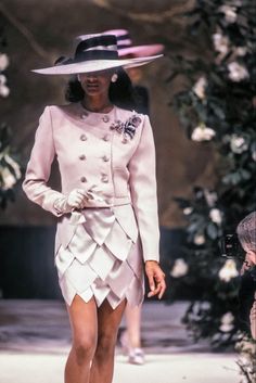 80s Runway Fashion Haute Couture, 1980s Runway, 80s Couture, Supermodel Runway, 80s Runway Fashion, Fashion 1920s, Jean Louis Scherrer, Decades Fashion, 1980 Fashion