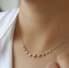 Diamond Necklace Set Simple, Small Diamond Necklace, Delicate Diamond Necklace, Simple Necklace Designs, Diamond Necklace Simple, Labret Jewelry, Diamond Pendants Designs, Fancy Jewelry Necklace, Gold Jewelry Simple Necklace