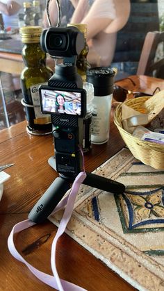 In Love (product linked) ⬆️⬆️⬆️  Le DJI Osmo Pocket 3 est juste incroyable. Petit, mais tellement puissant, il capte chaque moment avec une qualité de fou. Sérieusement, c’est le gadget parfait pour vos vidéos, vlogs et souvenirs. 😍  #DJIOsmoPocket3 #InLove #GameChanger #CaptureYourLife #cliquesur lelien Sony A7iv Camera, Vlogger Camera, Vlogger Aesthetic, Youtube Camera, Best Vlogging Camera, Start Youtube Channel, Youtube Business