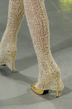 Rodarte - Spring 2017 Ready-to-Wear Detail Couture, Mode Shoes, Denim On Denim, Mode Inspo, Knit Fashion, Mode Inspiration, Spring 2017, Fashion Killa, Street Styles