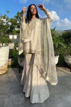 Shop for Neha Khullar White Cotton Shantoon Chanderi Silk Kurta Gharara Set for Women Online at Aza Fashions Desi Dress, Trendy Outfits Indian, Desi Wedding Dresses, Traditional Indian Dress, Desi Fashion Casual, Pakistani Fancy Dresses, Beautiful Pakistani Dresses, Salwar Kamiz, Indian Dresses Traditional