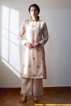 Ivory chanderi kurta with floral hand embroidery. Comes with pant.
Components: 2
Pattern: Hand embroidered
Type Of Work: Floral
Neckline: Round
Sleeve Type: Full
Fabric: Chanderi
Color: Ivory
Other Details: 
Side slits on kurta
Occasion: Puja - Aza Fashions Floral Hand Embroidery, Types Of Work, Pant Set, Color Ivory, Set For Women, Aza Fashion, Sleeve Type, Hand Embroidered, Hand Embroidery