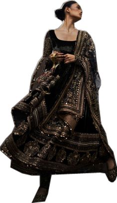 Indian Wedding Dresses, Celebrity Casual Outfits, Indian Bride Outfits, Indian Dresses Traditional, Dresses Online Shopping, Traditional Indian Outfits, Bridal Dress Fashion, Indian Bridal Fashion, Designer Lehenga