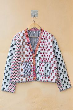 Indian Handmade Patchwork Cotton Quilted Jacket, Vintage White New Style V-Neck Cotton Quilted Jacket, Reversible Women's Boho Coat Size Chart- Medium Size- CHEST- 40 INCHES LENGTH- 23 INCH SLEEVE- 22 INCH Large Size- CHEST- 42 INCH LENGTH- 23 INCH SLEEVE- 22 INCH XL Size- CHEST- 44 INCHES LENGTH- 23 INCHES SLEEVE- 22 INCHES XXL Size- CHEST- 46 INCHES LENGTH- 23 INCHES SLEEVE- 22 INCHES NOTE- AS THE JACKETS ARE HANDMADE, EXPECT A SIZE VARIATION OF +-0.5 INCHES. Color- White Multi Color Boho Coat, Boho Vest, Kantha Jacket, Reversible Coat, Jacket Vintage, Boho Women, Cotton Quilts, Quilted Jacket, Vintage Boho