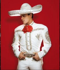 Pedro Fernandez. A very very very handsome man. Oh my! And boy can this sweet thing sing. Charro Outfit For Men, Chambelanes Outfits, Charro Wedding, Latino Actors