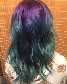 Metallic Hair Dye, Blue And Green Hair, Mermaid Hairstyles, Purple And Green Hair, Dream Hairstyles, Mint Green Hair, Japan Hair, Blue Green Hair, Grey Hair Dye