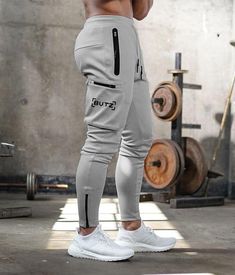 Men's jogging pocket design sweatpants. Multipocket jogging pants fashion training suit. Pant Style: Pencil PantsLength: Full LengthFront Style: FlatFit Type: RegularMaterial: CottonItem Type: Full LengthThickness: MidweightGender: MENFabric Type: TwillDecoration: PocketsStyle: CasualWaist Type: MidClosure Type: DrawstringModel Number: YFY-19-CK346 Sports Trousers Men, Bodybuilding Pants, Cargo Pants Style, Gym Joggers, Casual Pants Style, Mens Overalls, Sports Sweatpants, Design Moda