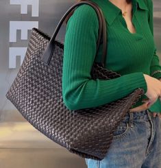 Size: 51cm*18cm*28cm It comes with Dust box, Care manual, Tag, and Paper bag. Bottega Veneta Bags, Greek Fashion, Chic Me, Timeless Handbag, Branded Handbags, Luxe Fashion, Exclusive Bag, Luxury Accessories, Christmas Sale