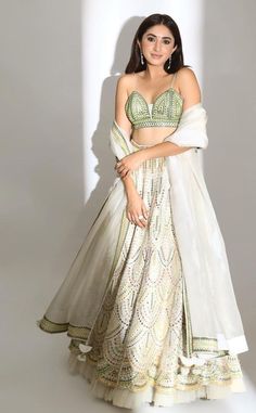 Lehenga With Contrast Blouse, Komal Pandey, Beige Lehenga, Engagement Look, White Lehenga, Indian Outfits Lehenga