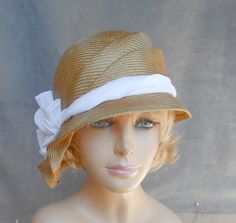 Straw Cloche Cloche Hat Outfit, Hat Ideas For Women, Straw Cloche Hat, Hat Inspiration, Black Straw Hat, Cloche Hats, Pretty Hats, Flapper Hat, Couture Hats