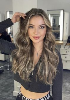 Blonde Locks On Brown Hair, Bronde Balayage Winter, Nely Cuevas Hair, Brunette With Blonde Dimension, Balayage Hair Pale Skin, Indian Highlights Hair, Blonde Balayage On Dark Hair Money Piece, Bronde Balayage On Black Hair, Summer Balayage Brunette To Blonde