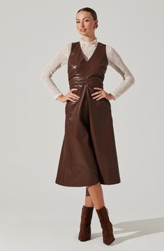 Faux leather V-neck midi dress Perfect for work to wherever Ruched sides with center seam detail Partially lined at upper bodice Functional side pockets Concealed center back zipper Dry clean only Self: 55% Polyester, 45% Polyurethane / Lining: 100% Polyester (Top/Pocketing) Style #ACDR102467 Leather Midi Dress, Cami Nyc, Dress Hairstyles, Astr The Label, V Neck Midi Dress, Spring Tops, Polyester Top, Sweater Blouse, Black Midi Dress