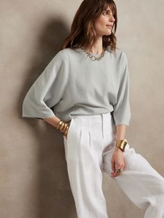 Relaxed Sweater Top | Banana Republic Classic Style Women Timeless, Banana Republic Outfits, Minimalist Fashion Women Outfits, Sweater Inspiration, French Inspired Fashion, Outfit For Petite Women, Minimalist Fashion Women, Exaggerated Sleeves, Winter Closet