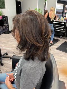 Neck Length Hair With Layers, 90s Layered Hair Short, European Cowgirl, Bangs Design, Shorter Layered Haircuts, Neck Length Hair Cuts, Shag Bob, Neck Length Hair, Easy Trendy Hairstyles