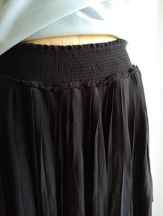 Such a versatile and adorable skirt Wide elasticized waistband with ruching and romantic gathered edge Beautifully made resembles silk but is a viscose, also a natural fiber Can be worn lower on the hips Fully lined Label - Joie Medium 13 inches across the waist with stretch to 21 17 inches down from the top of the waistband to the hem Excellent condition Unworn with tags attached Black Mini Skirt, Asian Style, Green Cotton, Body Size, Black Mini, Cotton Dresses, Mini Skirt, Elastic Waist, Womens Skirt