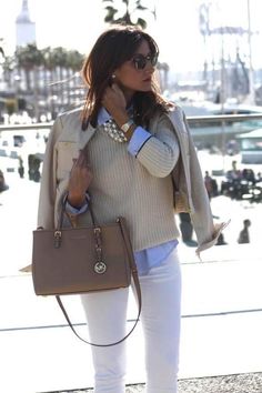 Mode Over 50, Casual Night Out Outfit, How To Wear White Jeans, Chic Outfit