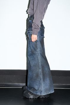 Introducing the Mud Washed Skirt from BLIND/NO PLAN's Autumn/Winter '23 collection. This blue skirt is made of 100% cotton, offering an oversized fit for ultimate comfort. Perfectly styled for both casual and formal wear, it’s versatile and easy to maintain with machine or hand wash under 40°C. Ideal for any wardrobe, this skirt can be ironed on low temperature and should be laid flat to dry. Size Chart: Size Waist (cm) Hip (cm) Length (cm) Hem (cm) XS 68 90 100 120 S 72 94 102 124 M 76 98 104 1 Winter Denim Skirt With Pockets, Washed Blue Baggy Bottoms For Winter, Winter Washed Blue Bottoms, Winter Blue Skirt With Pockets, Blue High Waist Cotton Cargo Skirt, Full-length Cotton Skirt With Side Pockets, Full Length Cotton Skirt With Side Pockets, Blue Long Skirt For Winter, Loose Washed Blue Cotton Bottoms