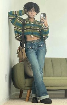 Shoes Flare Jeans, Flare Jeans Outfit Ideas, 40s Mode, Jeans Outfit Ideas, Flare Jeans Outfit, Estilo Hippy, Selfie Mirror