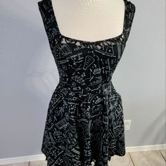 Very Cute Science Print Dress. Corset Back. Lace Accents At Bust. Lace At Hem. Reto Fit And Flare. Also Has Pockets! 97% Cotton 3% Spandex Bust 32" Waist 26" Hips 46" Length 34" Science Dress, Dress Corset Back, Hot Topic Dresses, Dress Corset, Science Chemistry, Retro Fits, Corset Back, Teacher Outfits, Fit Flare Dress