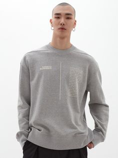 Editor's NotesDGNAK12’s sweatshirt gives casual look with oversized fit and lettering print detail.- Round neck sweatshirt- Long sleeves with drop shoulder- Ribbed cuffs and hem- Oversized fit- Lettering print in front- Minimized warpingMeasurements(in.)S / M / L- Length: 27.6in. / 28.3in. / 29.1in.- Shoulder: 22.0in. / 22.6in. / 23.2in.- Chest: 46.5in. / 48.0in. / 49.6in.- Hem: 42.9in. / 44.5in. / 46.1in.- Sleeve: 23.6in. / 24.2in. / 24.8in.*Model Info: 6’2’’ Waist 27’’ Shoes KR270mm(US9) Fitti Long Sleeve Logo Print Sweatshirt For Loungewear, Relaxed Fit Logo Print Sweater For Fall, Fall Sweater With Logo Print And Relaxed Fit, Relaxed Fit Fall Sweater With Logo Print, Urban Drop Shoulder Sweatshirt With Ribbed Cuffs, Relaxed Fit Logo Print Sweatshirt For Spring, Gray Long Sleeve Sweatshirt With Logo Print, Spring Sweatshirt With Graphic Print And Drop Shoulder, Drop Shoulder Graphic Print Sweatshirt For Spring