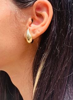 Adorn your ears with elegance and grace. Our stunning Raindrop earrings are the perfect accessory to make a statement. Whether you prefer minimalist or elaborate styles, our these are sure to turn heads. Hoop Size: 12mm x 24mm Experience the beauty and durability of 18 Karat Gold Filled. Our pieces are crafted with a thick layer of genuine 18 Karat gold bonded to a base metal, ensuring a long-lasting and high-quality piece of jewelry. Unlike gold-plated jewelry, gold filled hoops do not delamina Elegant Everyday Hoop Teardrop Earrings, Elegant Everyday Teardrop Hoop Earrings, Everyday Elegant Teardrop Earrings, Classic Drop Wrap Earrings For Pierced Ears, Classic Drop Wrap Earrings, Classic Teardrop Single Hoop Earring, Classic Hypoallergenic Teardrop Hoop Earrings, Teardrop Hoop Earrings For Anniversary, Teardrop Single Hoop Earring For Anniversary