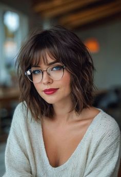 Thick Short Bob Hairstyles, Medium Layered Pixie Haircut, Short Womens Haircuts For Thinning Hair, Versatile Bob Haircut, Short Hair Choppy Bangs, Medium Hair Bangs Round Face, Short Trending Haircuts, Bob For Thick Hair With Bangs, Choppy Bob Haircuts Shoulder Length